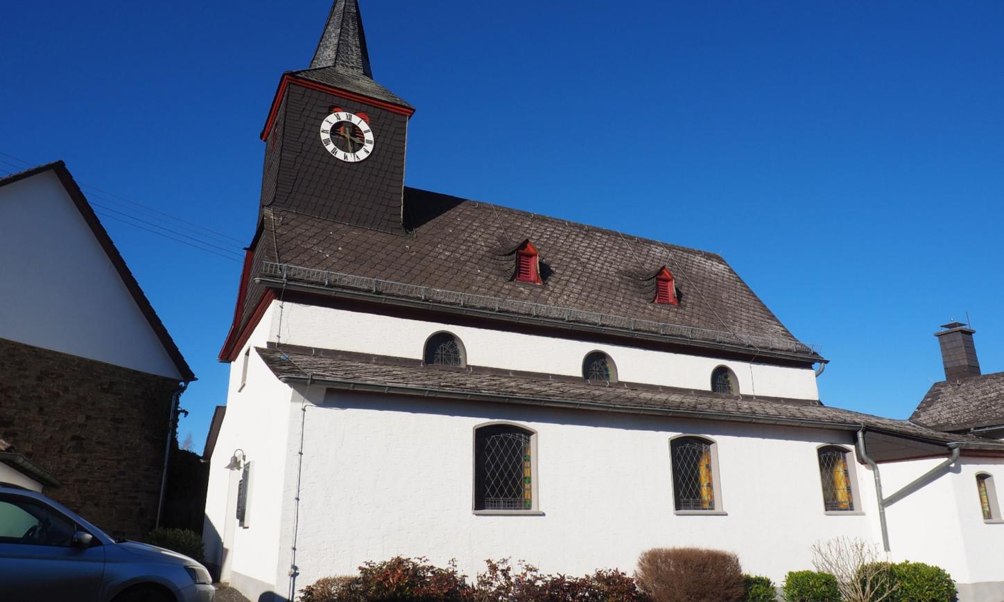 Außenansicht der Kirche in Berg