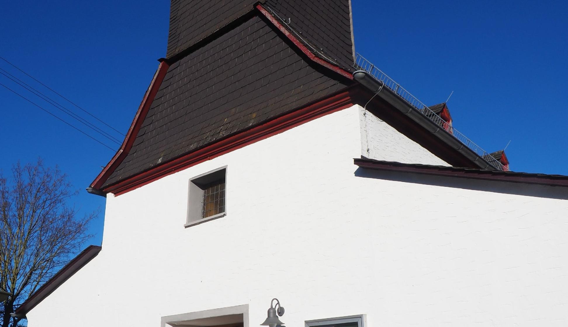 Aussenansicht Frontseite Kapelle Berg